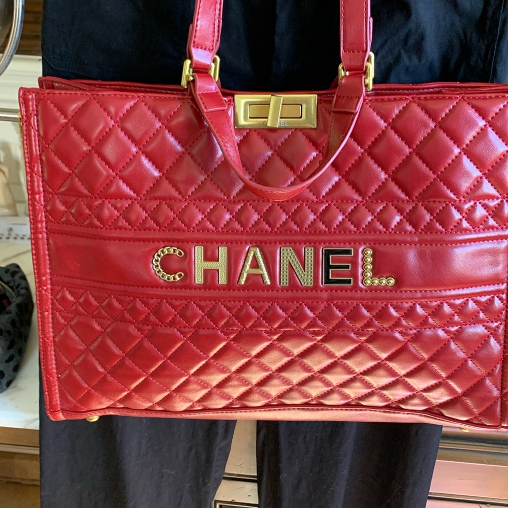 RED QUILT SHOULDER BAG